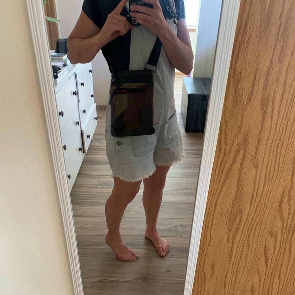 DAKINE green camo sling purse - Picture 5 of 5